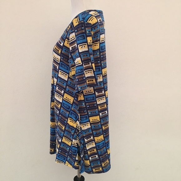 LulaRoe Blue Classic T Cassette Shirt size S - Picture 3 of 6